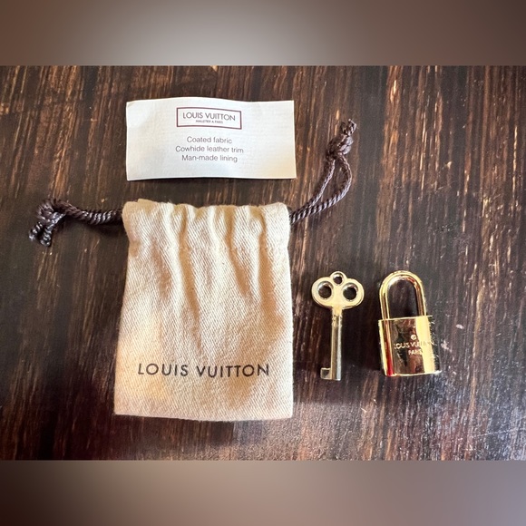 LOUIS VUITTON
Monogram Montaigne BB - Picture 11 of 15